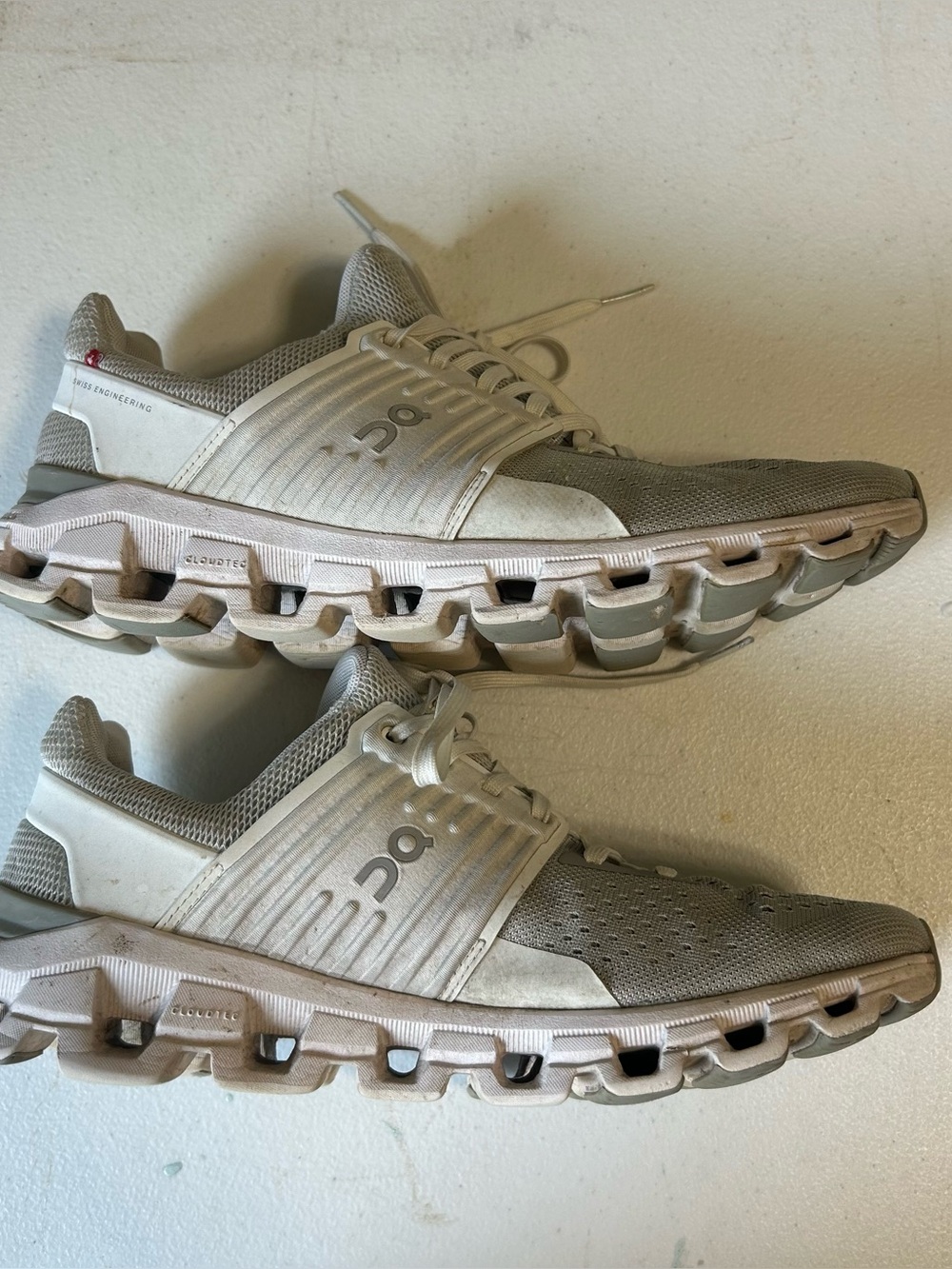 On Running Cloud  Running Shoes - Light Gray